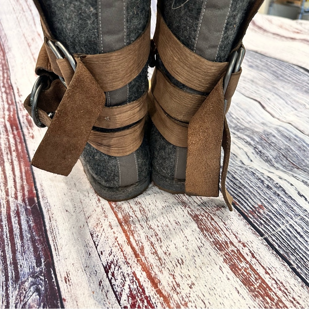 Sorel Chipahko Leather and Felt Blanket Boots - Picture 5 of 10